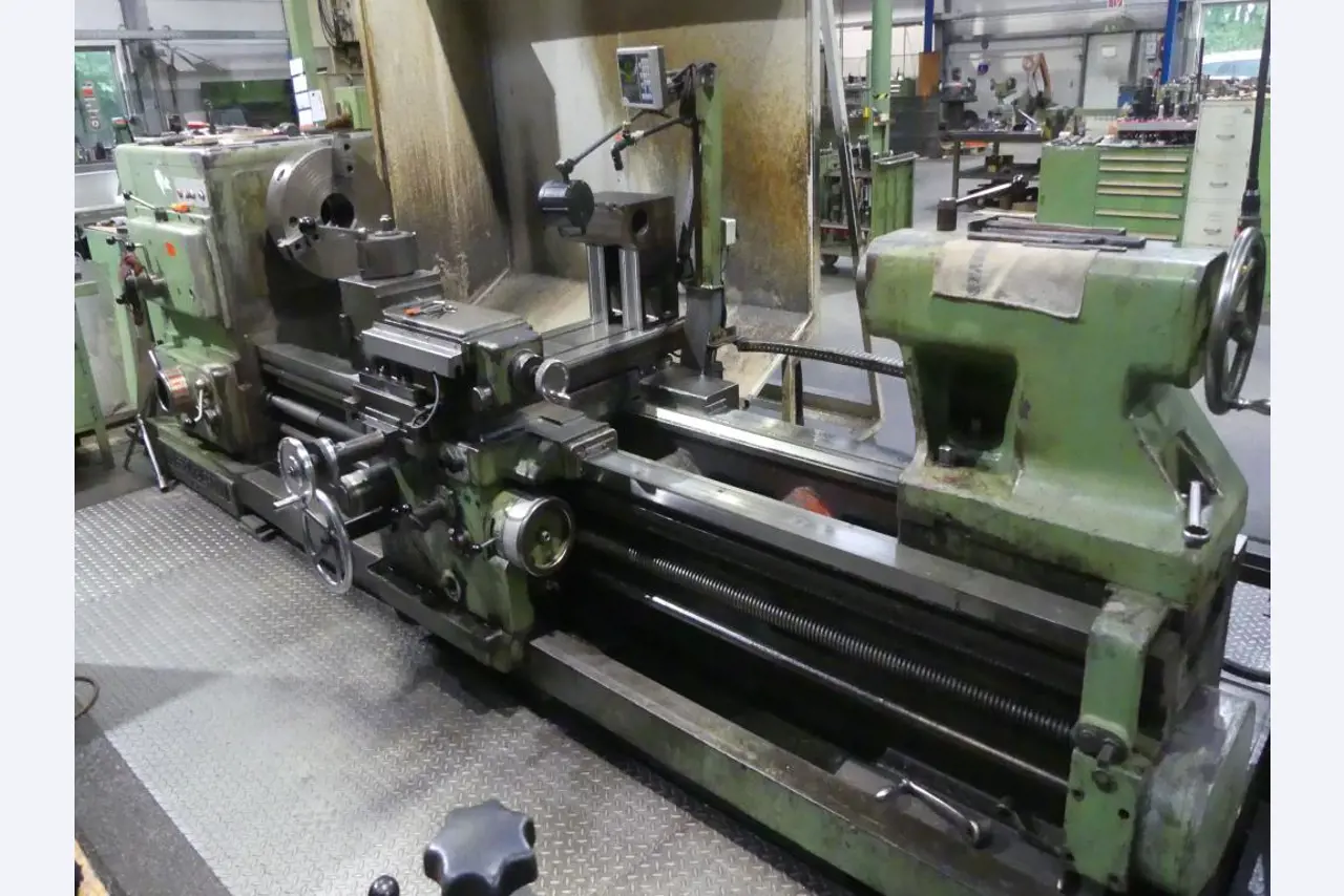 Maszyny i akcesoria oraz narzędzia z sektora inżynierii mechanicznej-21