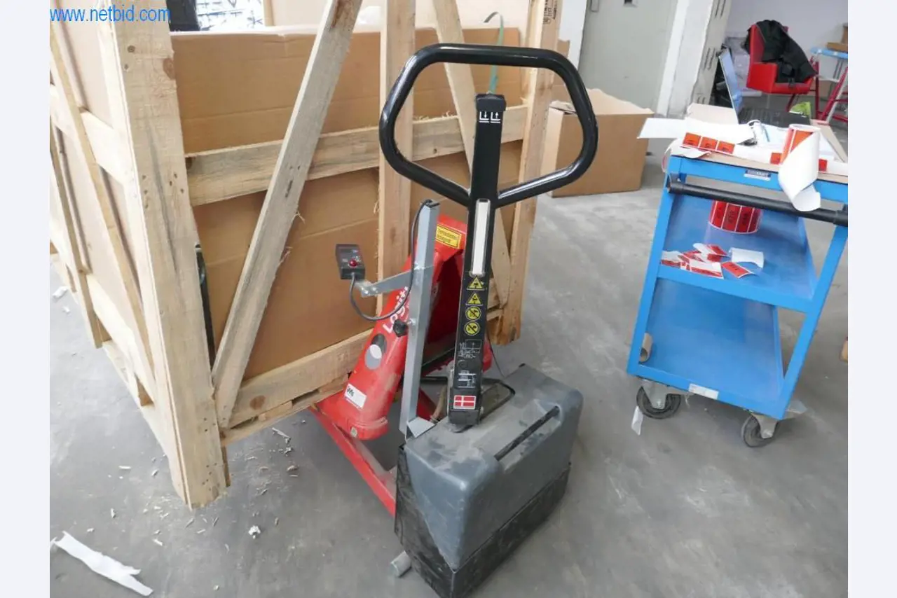 Máquinas para a produção de mobiliário para salas de estar-2