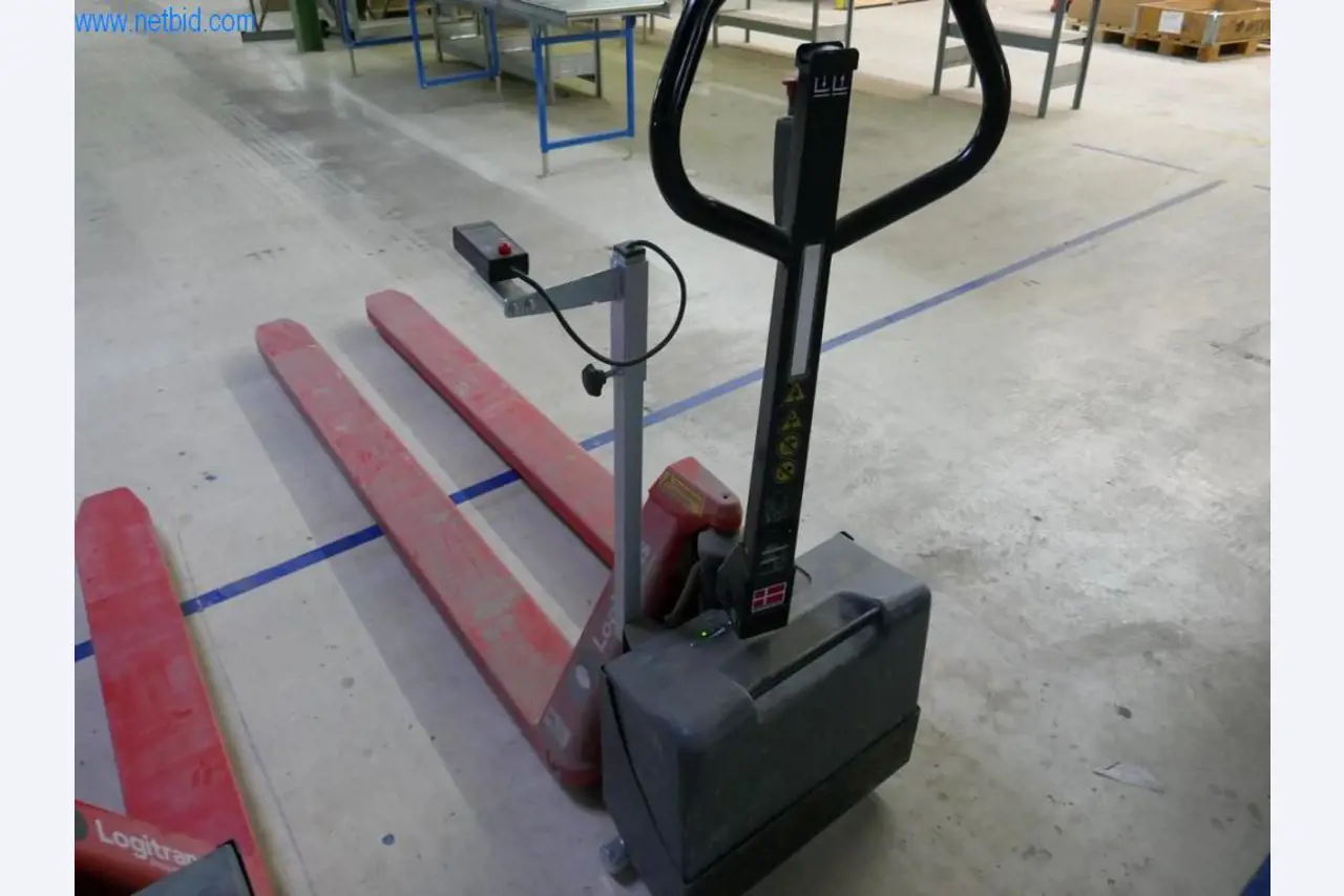 Máquinas para a produção de mobiliário para salas de estar-2