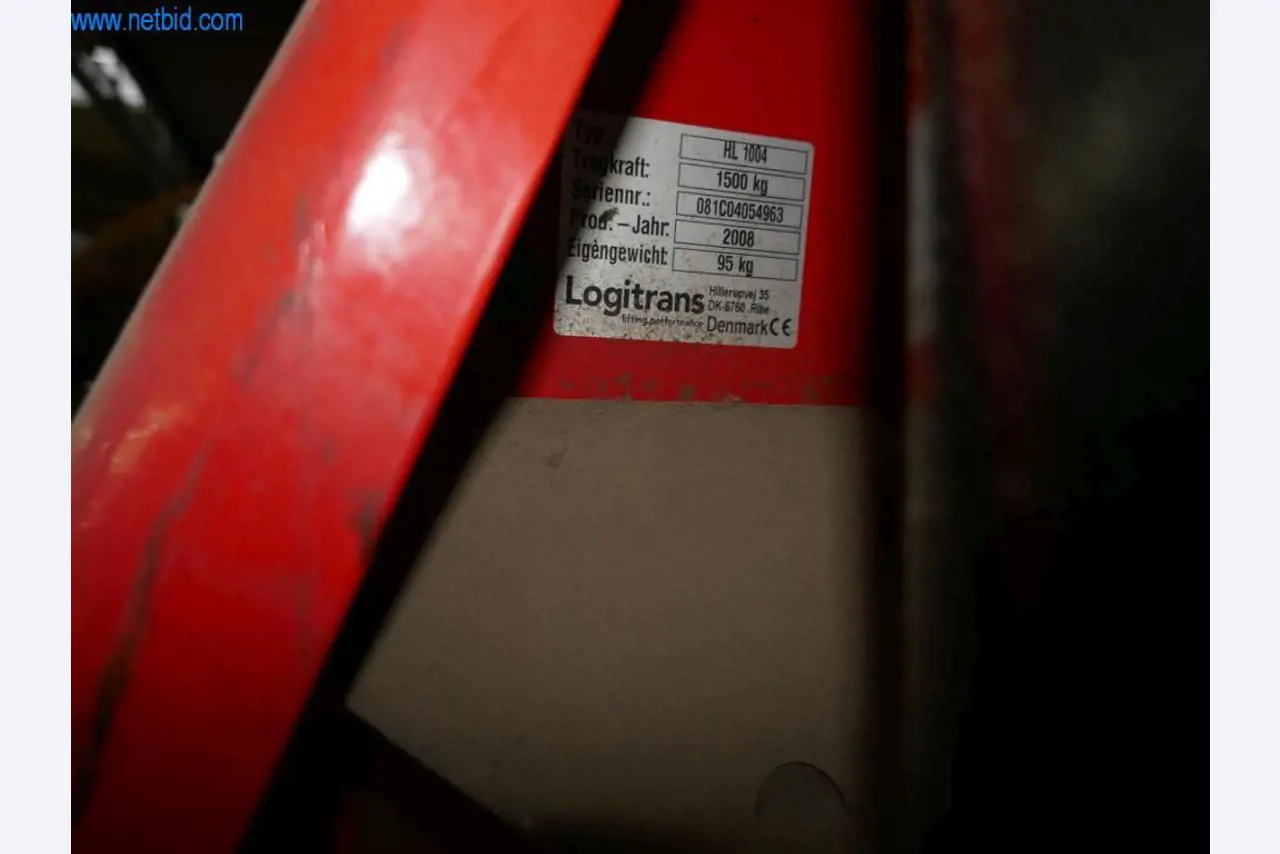 Stroje na výrobu obývacího nábytku-1