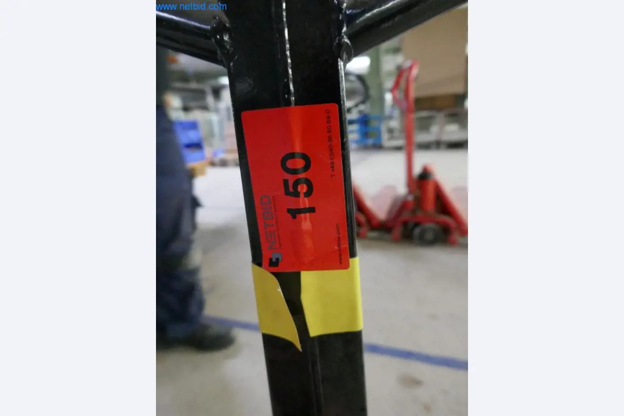 Stroje na výrobu obývacího nábytku-2