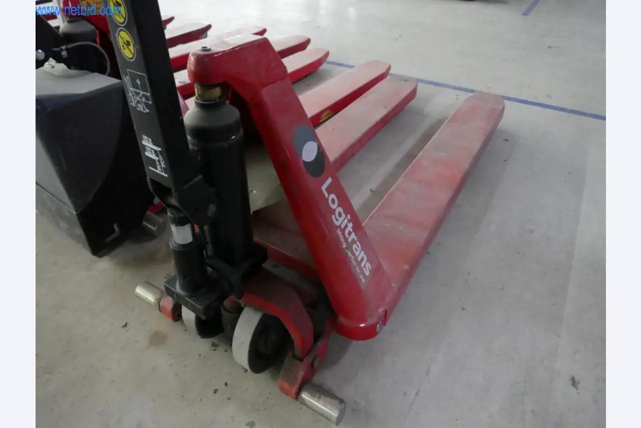 Stroje na výrobu obývacího nábytku-3