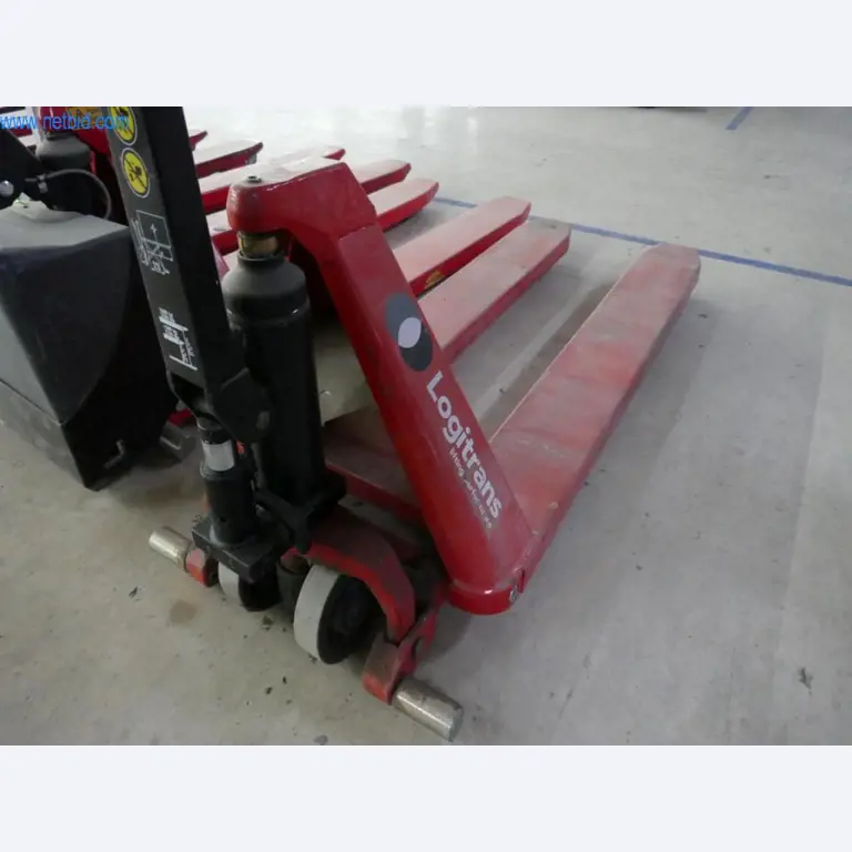 Stroje na výrobu obývacího nábytku-3