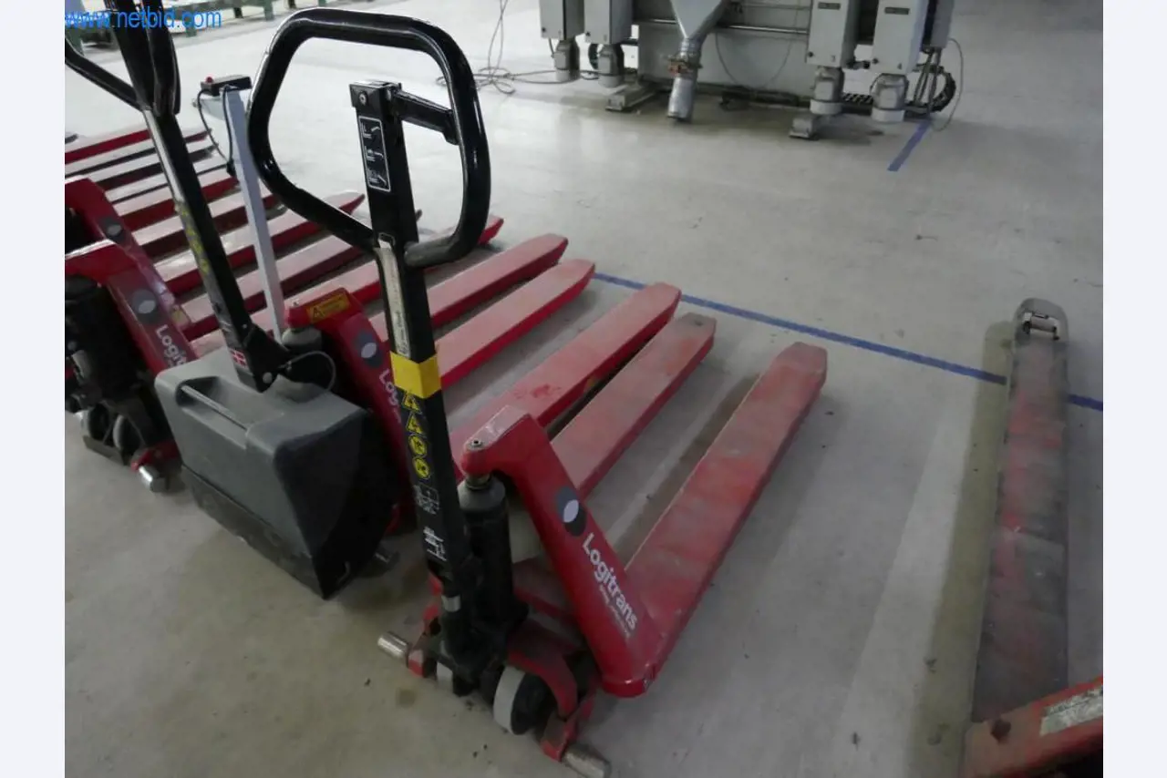 Stroje na výrobu obývacího nábytku-4