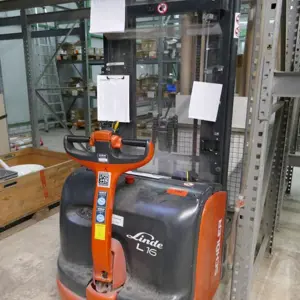 Electric pedestrian pallet truck Linde L16