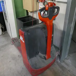 Electric drawbar low-floor trolley Linde T16