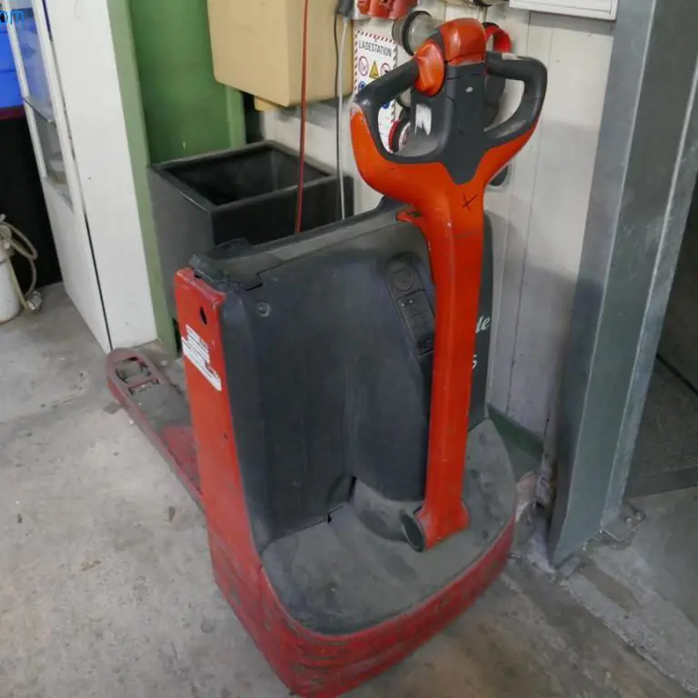 Electric drawbar low-floor trolley Linde T16