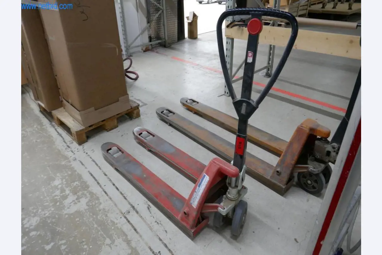 Stroje na výrobu obývacího nábytku-1