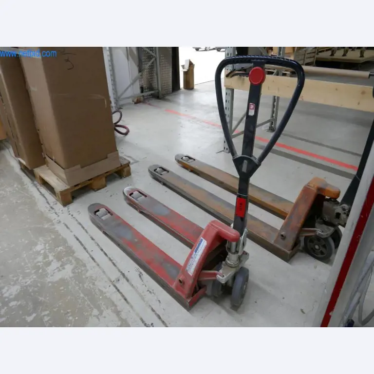 Stroje na výrobu obývacího nábytku-1