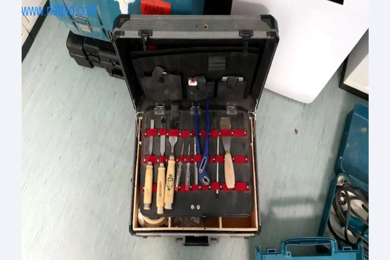 Maschinen zur Herstellung von Wohnraummöbeln-1