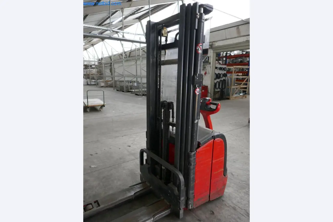 Máquinas para a produção de mobiliário para salas de estar-2