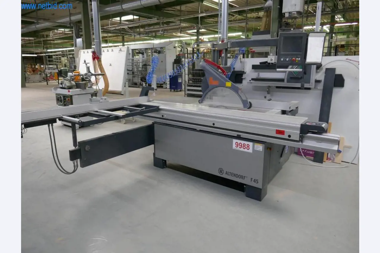 Stroje na výrobu obývacího nábytku-1