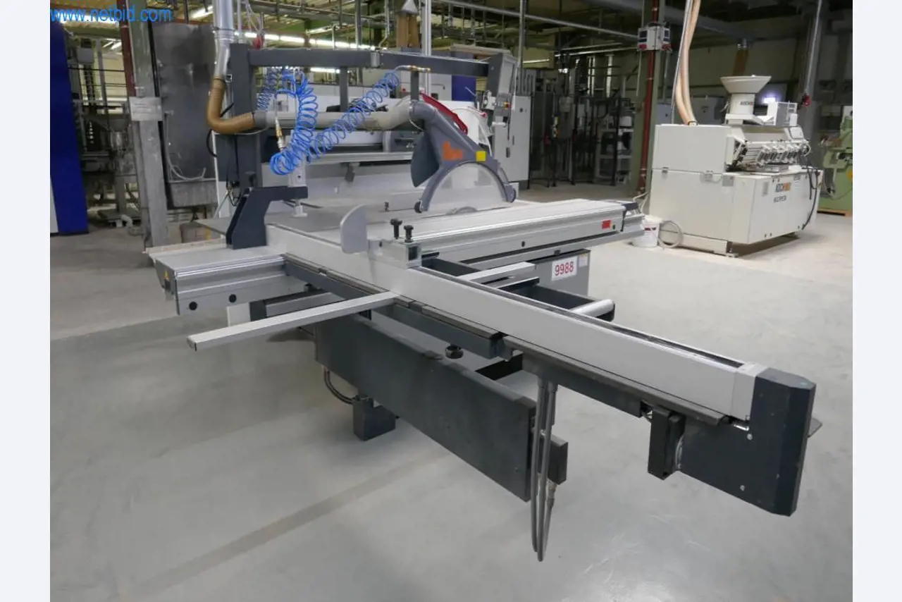 Stroje na výrobu obývacího nábytku-2