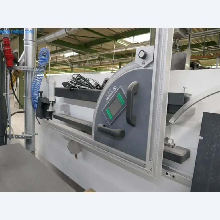 Stroje na výrobu obývacího nábytku-6