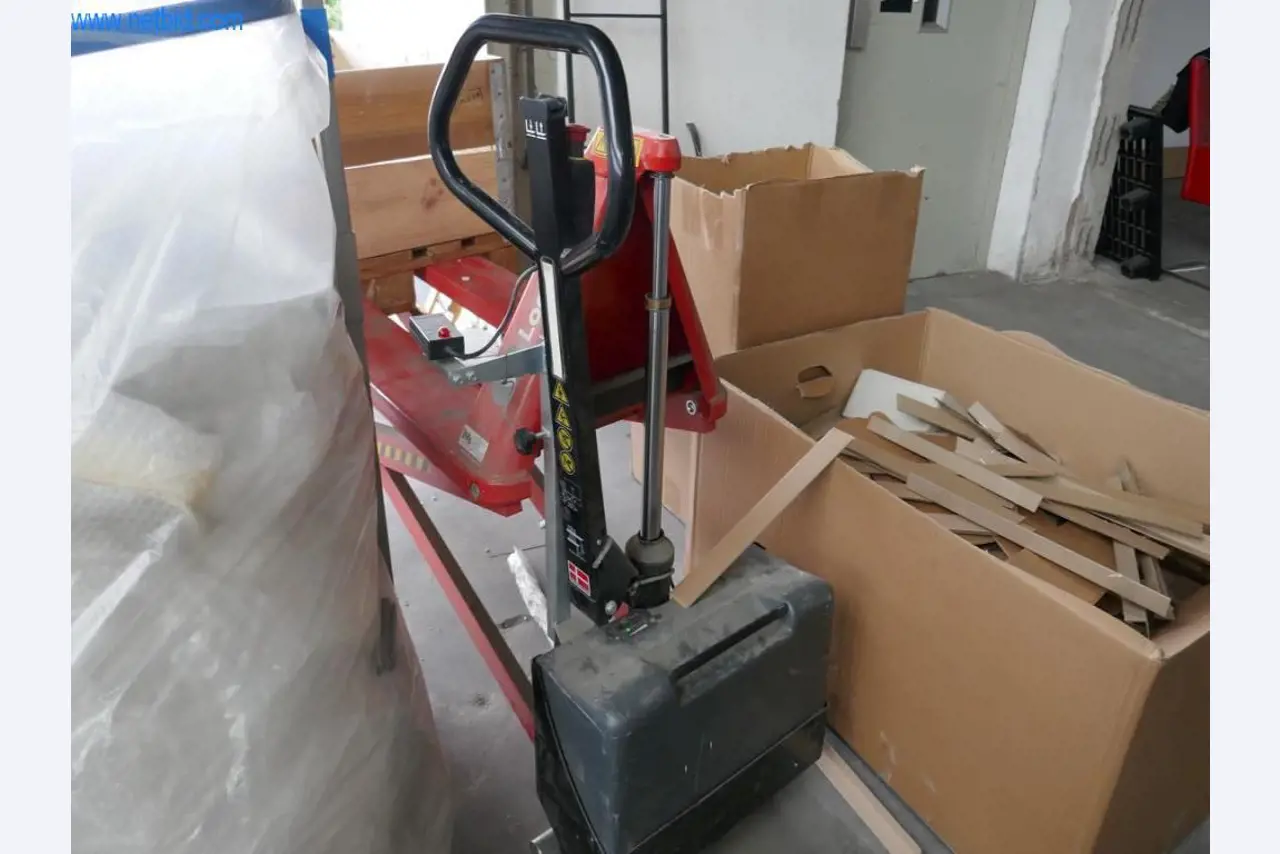 Maschinen zur Herstellung von Wohnraummöbeln-5