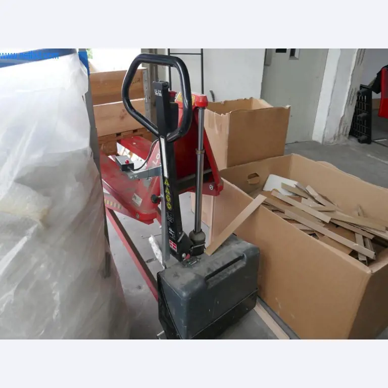 Maschinen zur Herstellung von Wohnraummöbeln-5