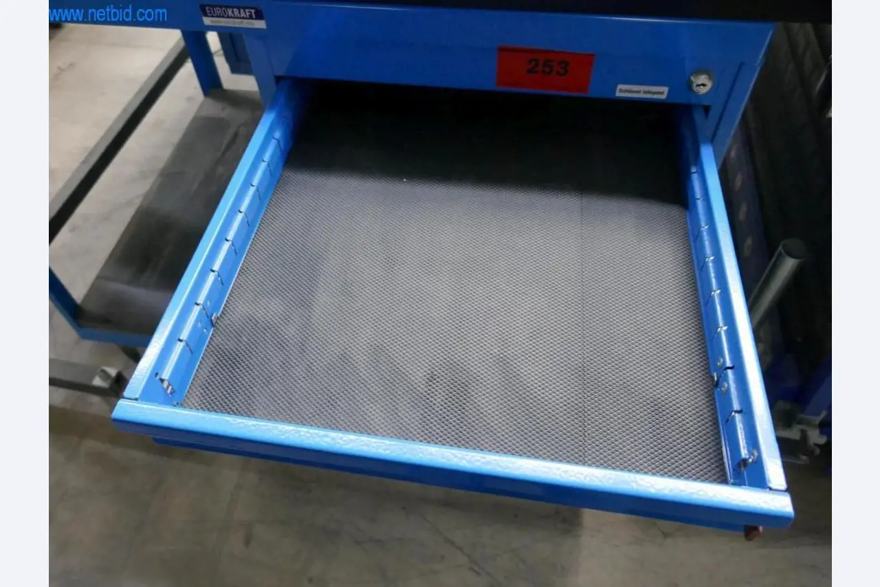 Stroje na výrobu obývacího nábytku-4