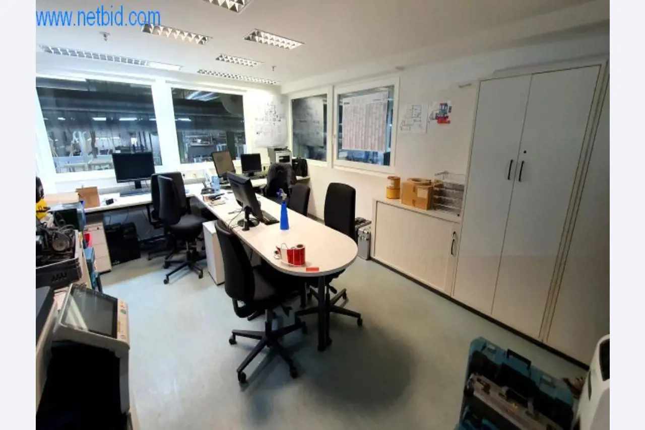 Stroje na výrobu obývacího nábytku-1