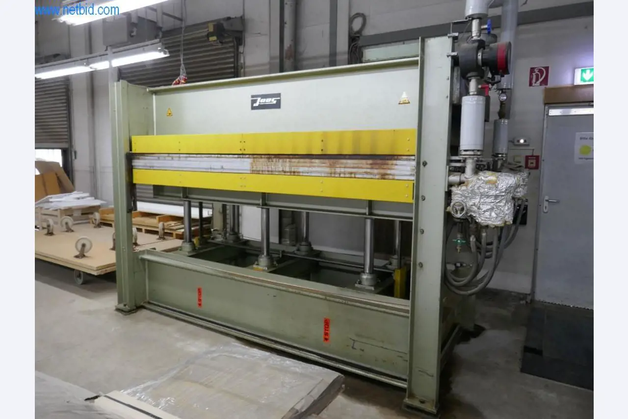 Machines voor de productie van woonkamermeubels-1