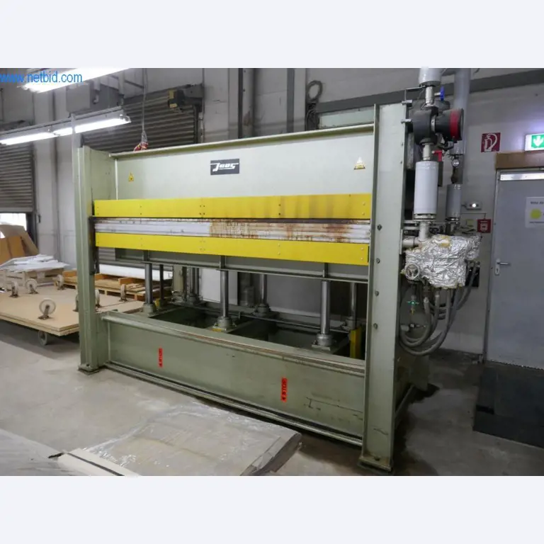 Machines voor de productie van woonkamermeubels-1