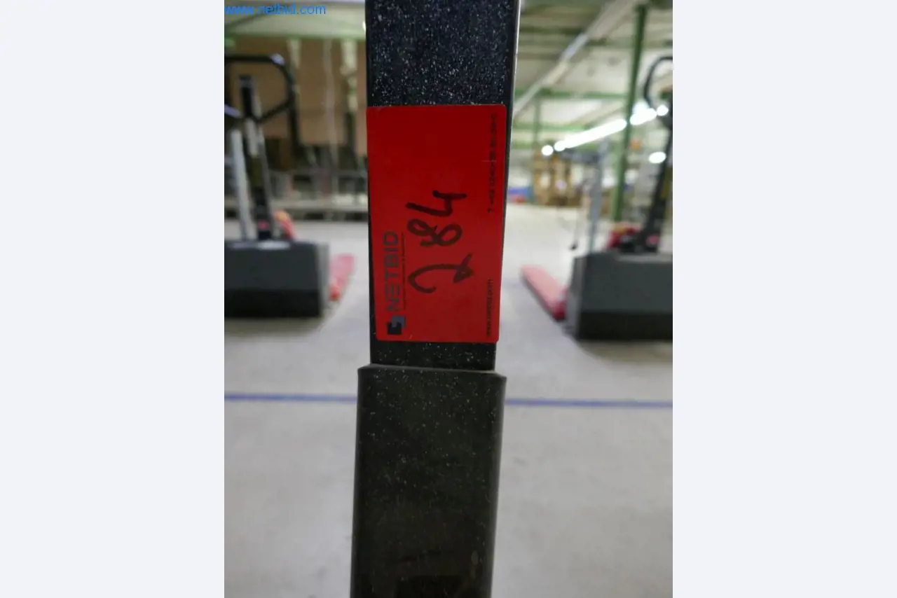 Stroje na výrobu obývacího nábytku-2