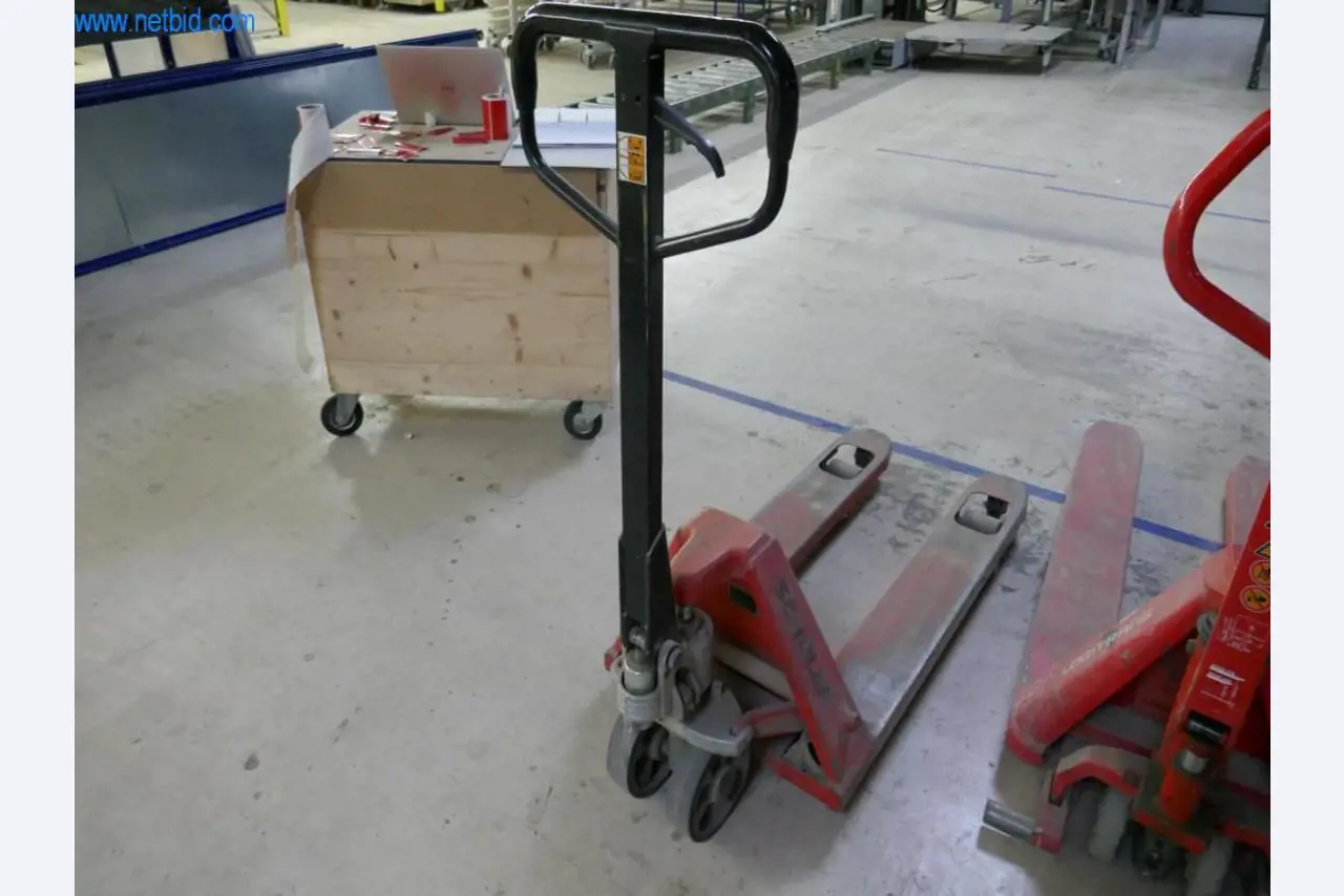 Stroje na výrobu obývacího nábytku-4