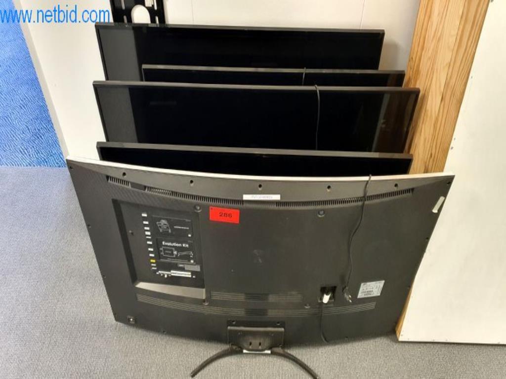 Stroje na výrobu obývacího nábytku-2