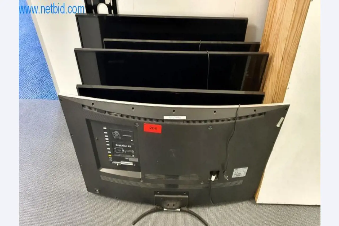 Stroje na výrobu obývacího nábytku-2