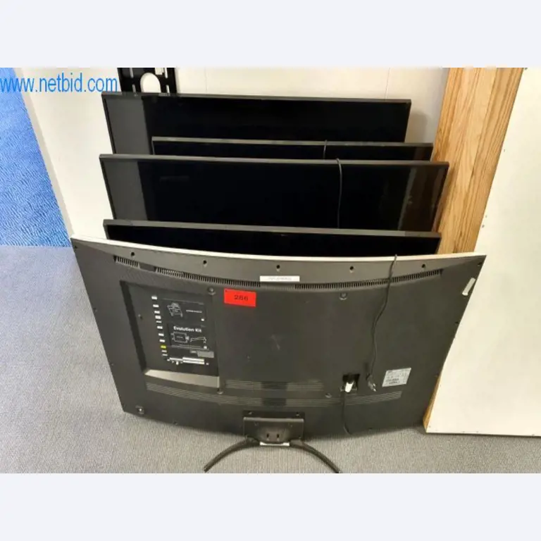 Stroje na výrobu obývacího nábytku-2