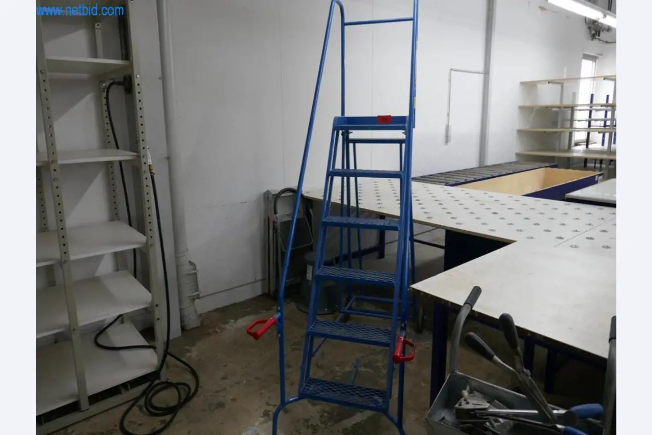 Machines voor de productie van woonkamermeubels-1