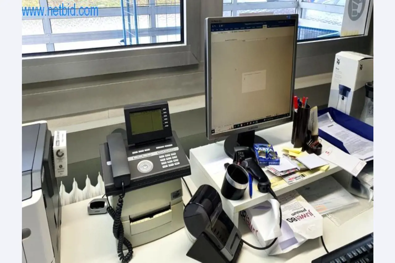 Stroje na výrobu obývacího nábytku-2