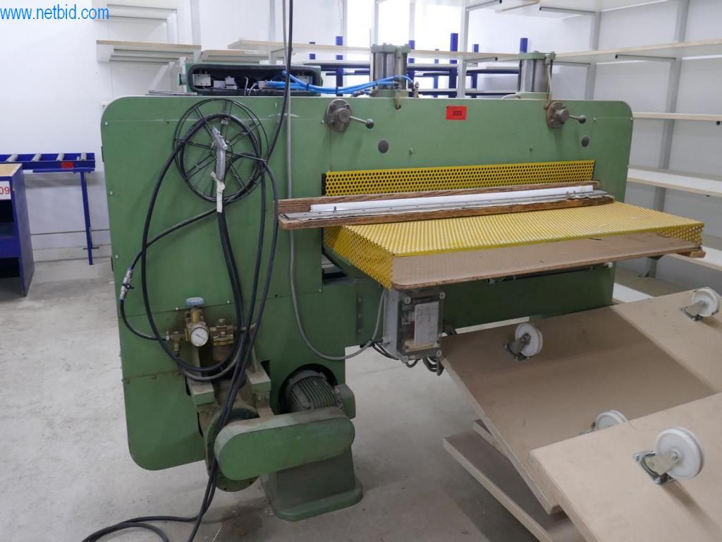 Machines pour la fabrication de meubles d'intérieur-1