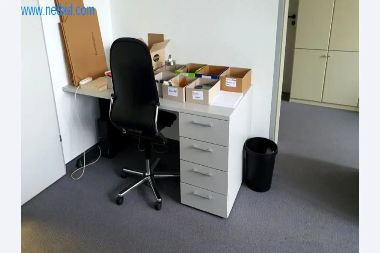 Stroje na výrobu obývacího nábytku-2