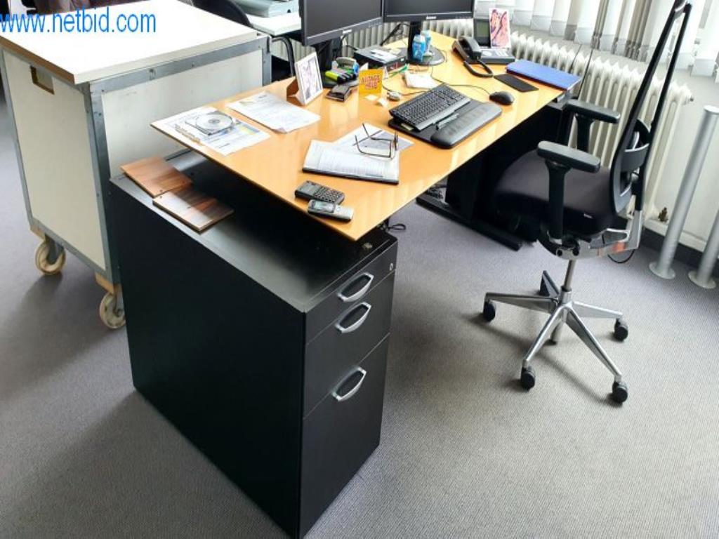 Stroje na výrobu obývacího nábytku-3