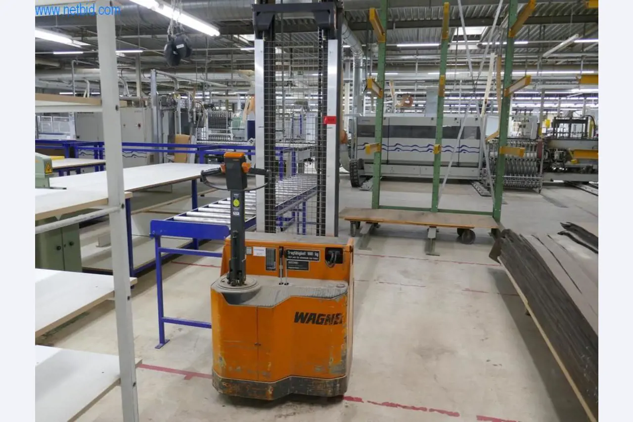 Máquinas para a produção de mobiliário para salas de estar-1