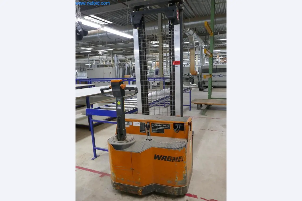 Máquinas para a produção de mobiliário para salas de estar-2