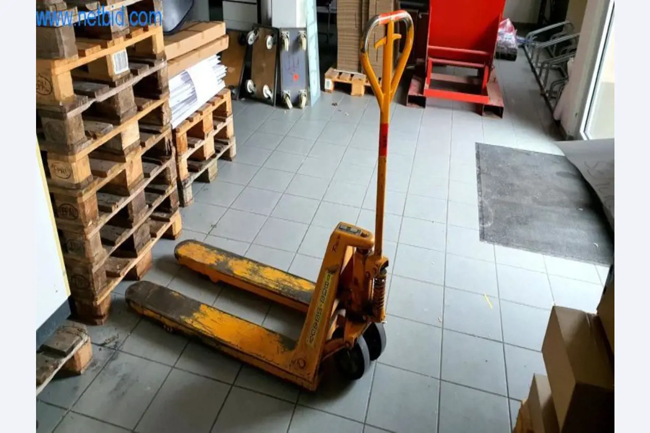 Stroje na výrobu obývacího nábytku-1