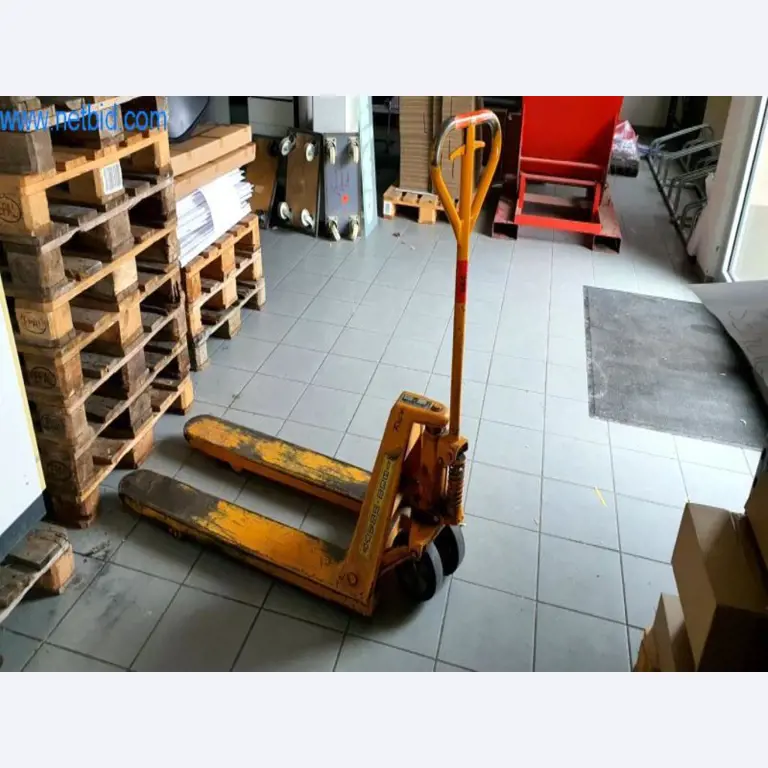 Stroje na výrobu obývacího nábytku-1