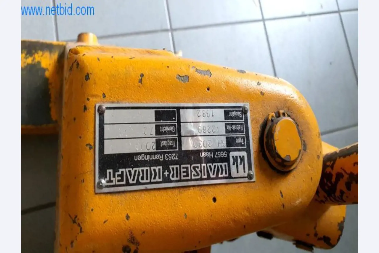 Stroje na výrobu obývacího nábytku-2