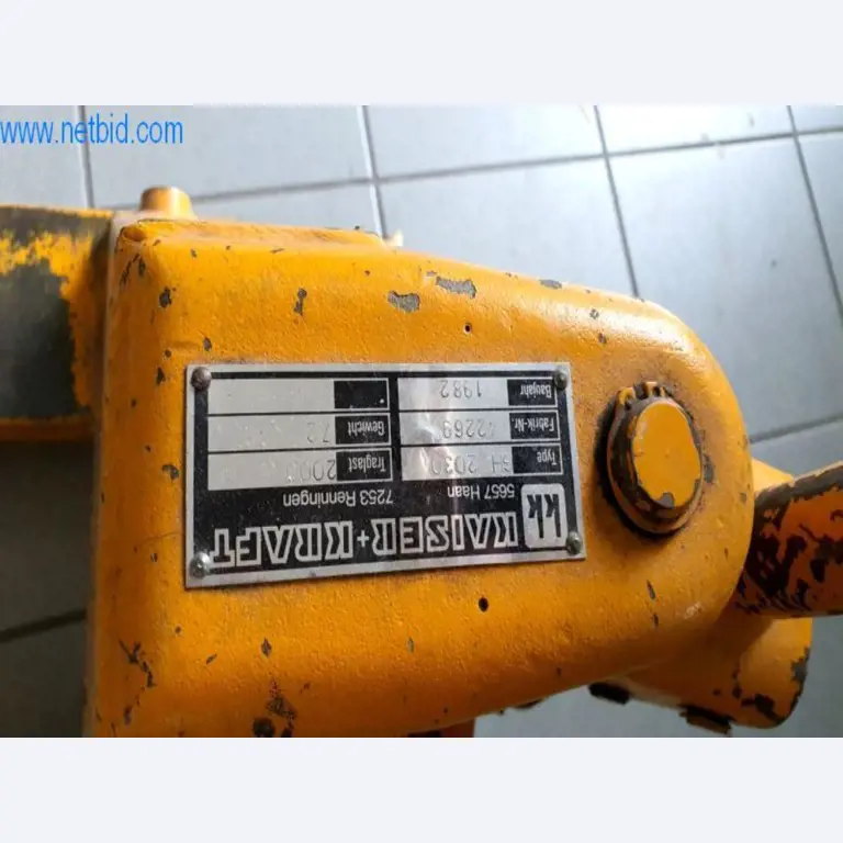 Stroje na výrobu obývacího nábytku-2