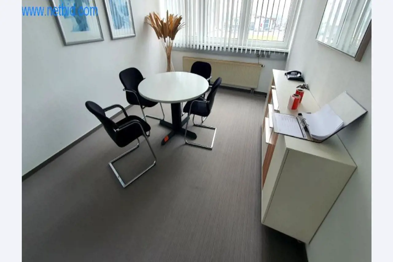 Stroje na výrobu obývacího nábytku-2