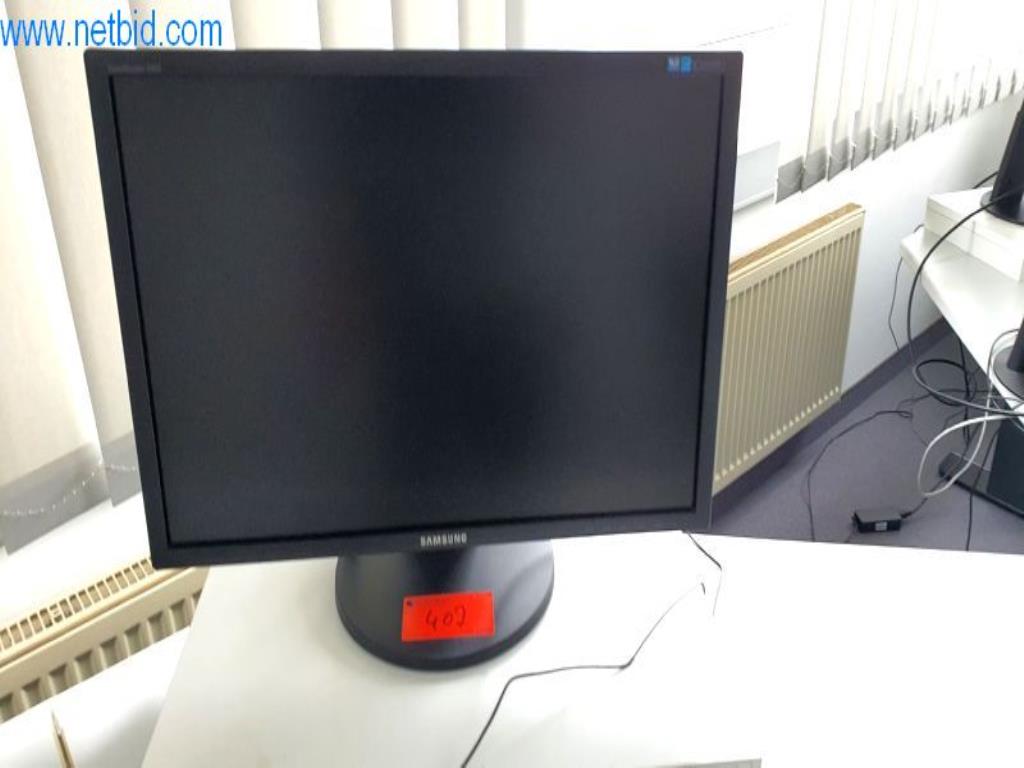 Stroje na výrobu obývacího nábytku-2