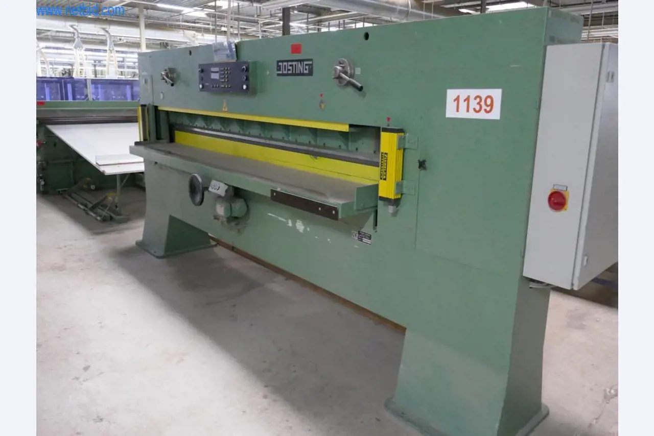 Máquinas para a produção de mobiliário para salas de estar-2