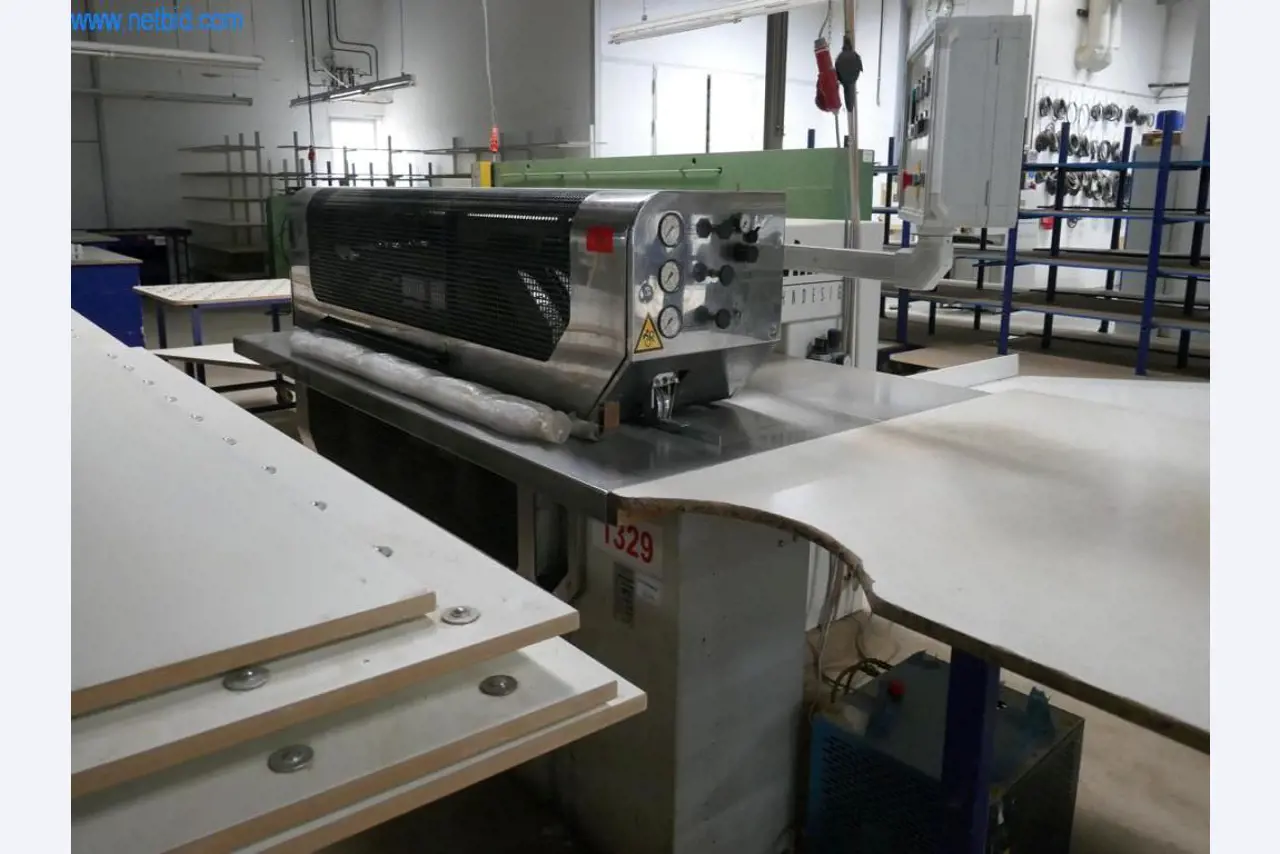 Máquinas para a produção de mobiliário para salas de estar-2