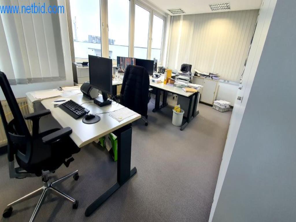 Stroje na výrobu obývacího nábytku-2