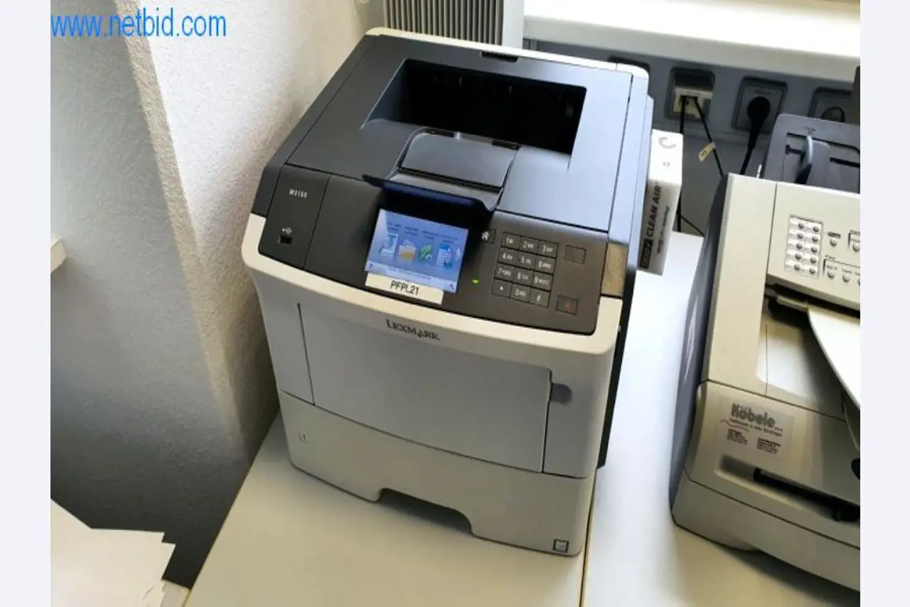 Machines pour la fabrication de meubles d'intérieur-1