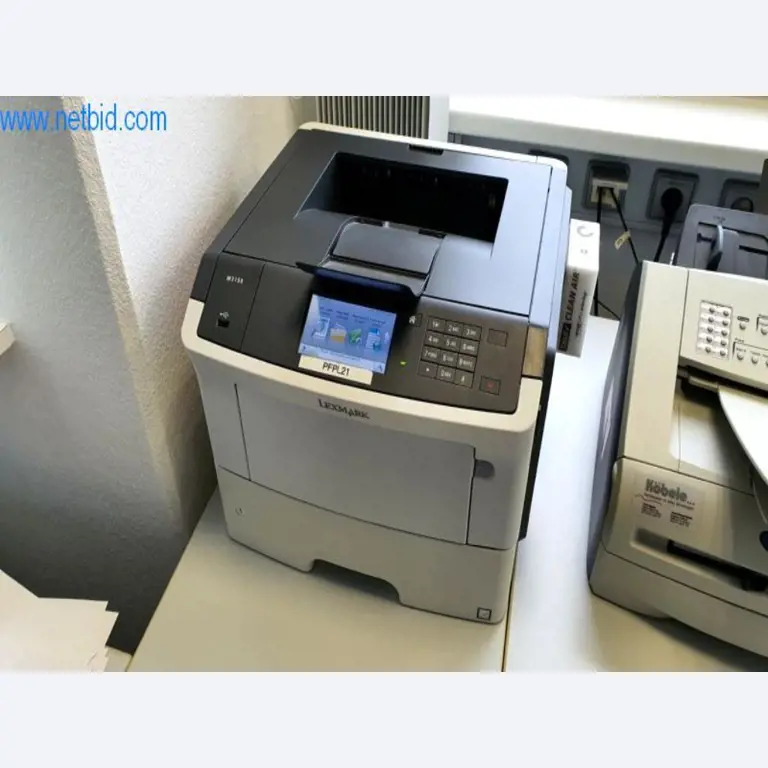 Machines pour la fabrication de meubles d'intérieur-1