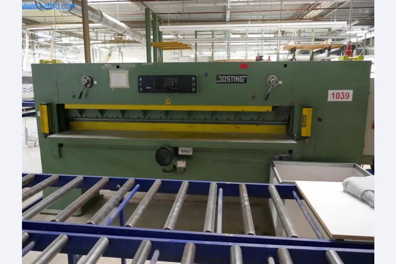 Máquinas para a produção de mobiliário para salas de estar-2