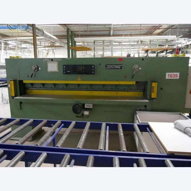 Máquinas para a produção de mobiliário para salas de estar-2