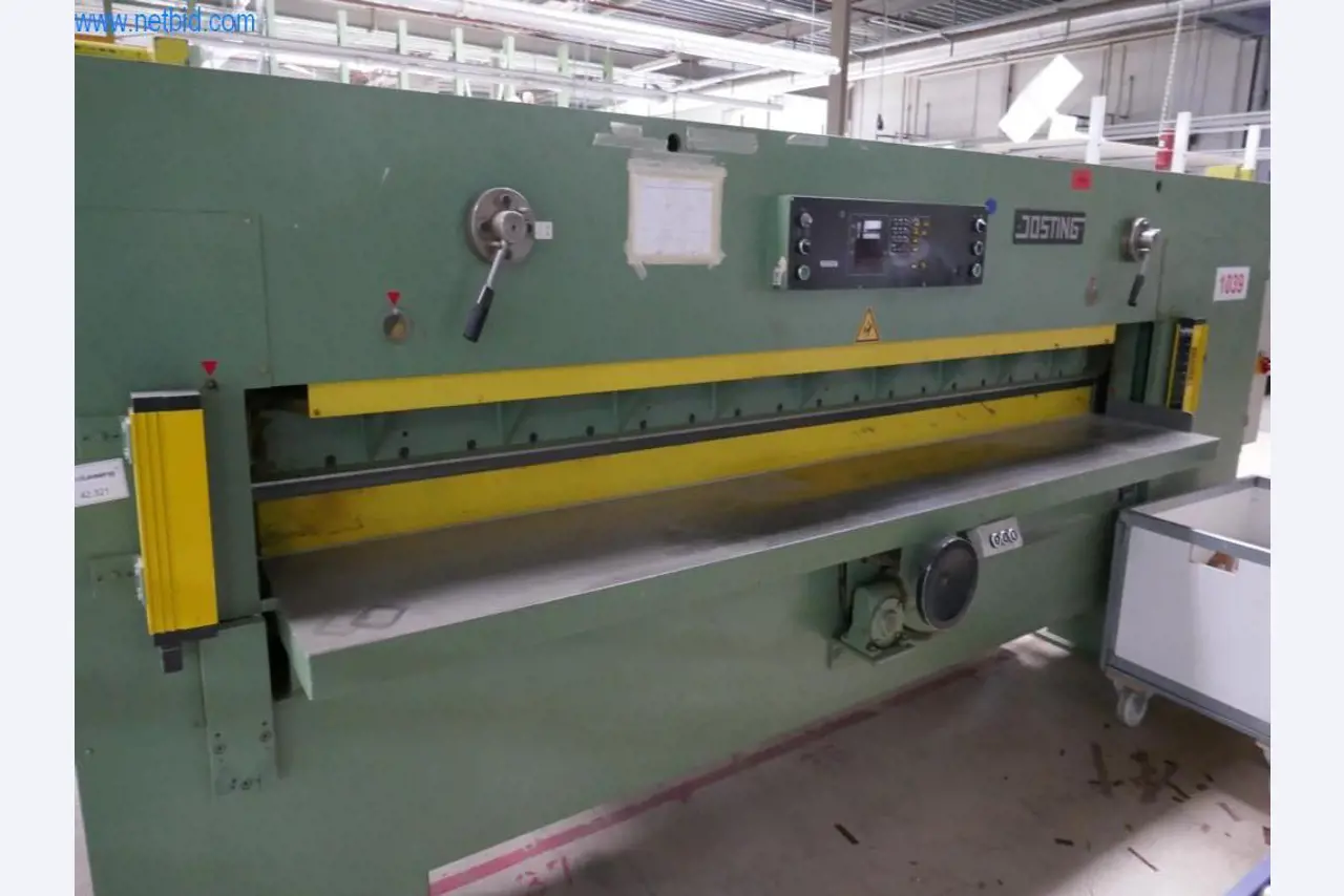 Máquinas para a produção de mobiliário para salas de estar-3